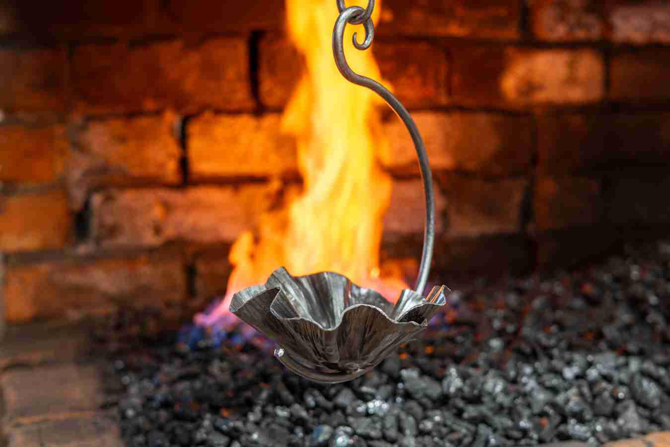 Metal bird feeder